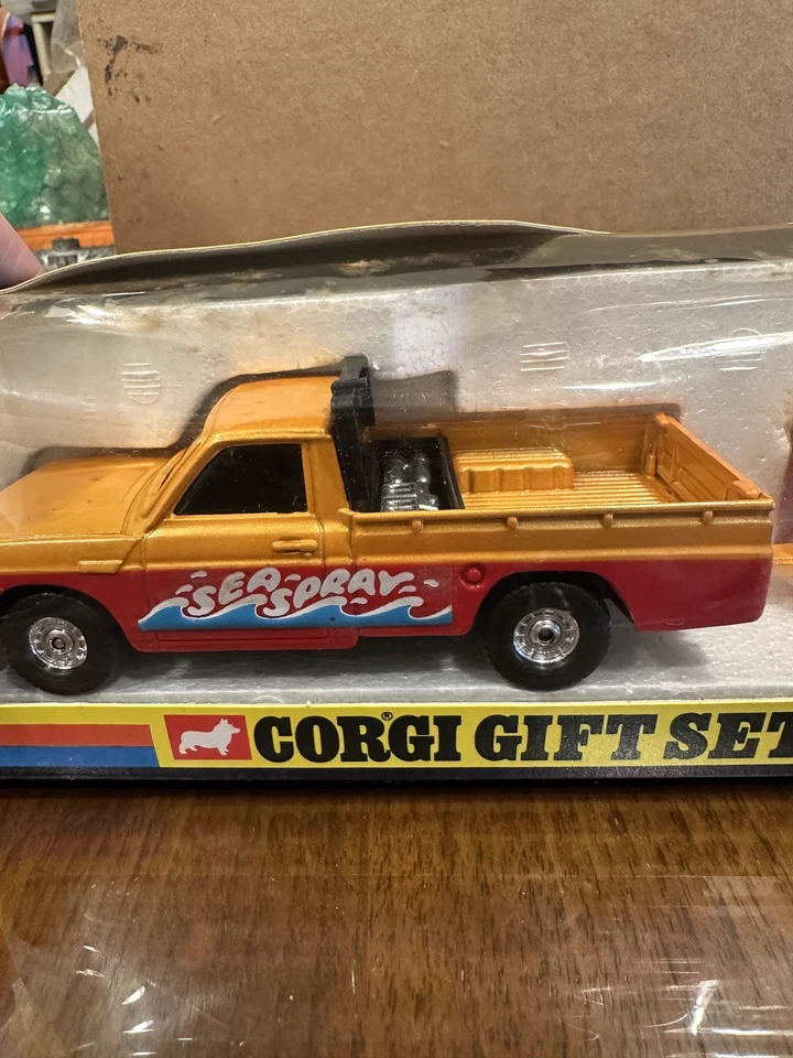 Corgi Gift Set 28 Diecast Madza B16000 Pickup Trailer & Dinghy Mint In Box - Image 4 of 4