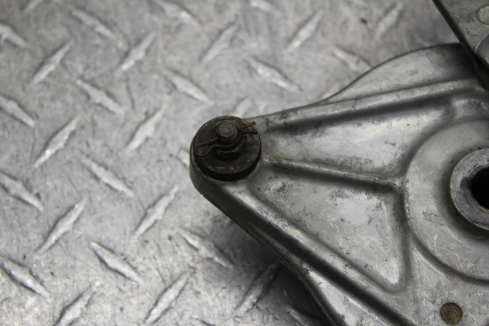 Honda XL100 1974 montaje de tambor de freno trasero Foto 2 de 4