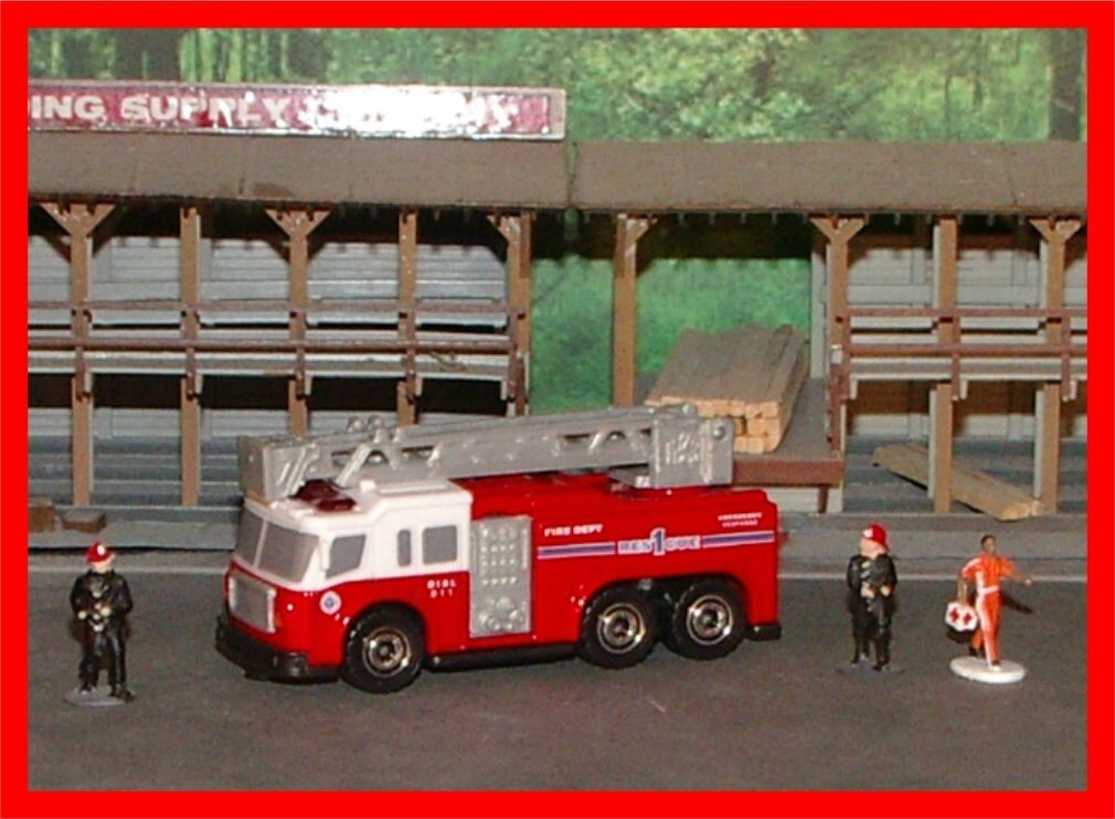 2020 _  JADA Toys / Majorette _ HO Scale _ Fire Truck w/ Lights & Sounds