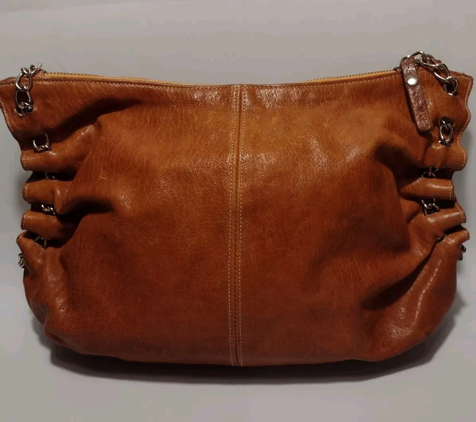 复古真皮干邑棕色单肩包 W 褶皱侧面和链条肩带 — 第 3/4 张图片