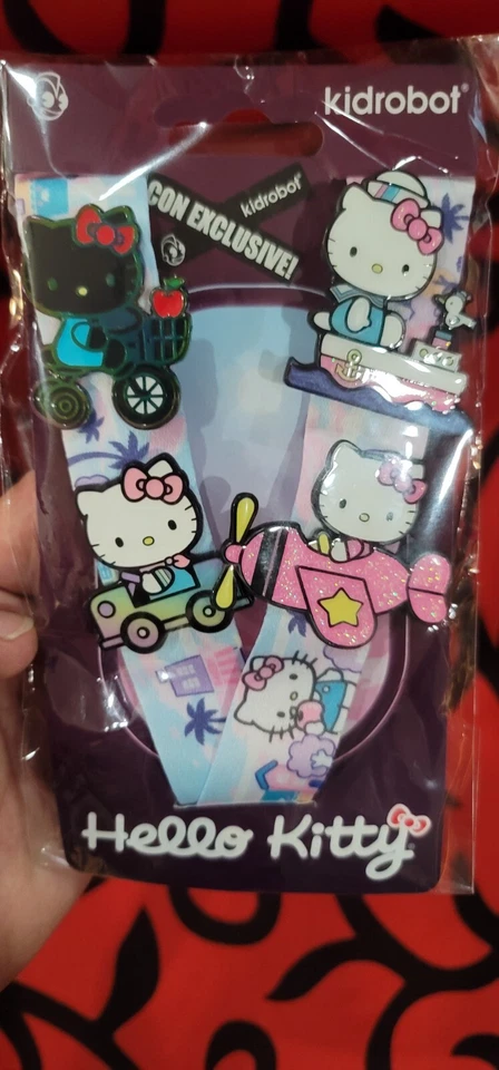 HELLO KITTY® LANYARD AND PIN SET (2022 CON EXCLUSIVE) ONLY 500 MADE! funko anime - Image 2 of 4