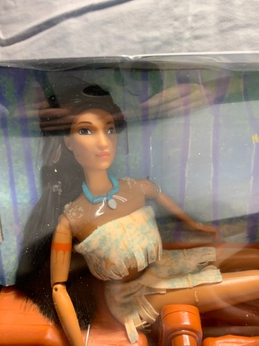 Bambola canoa motorizzata vintage sigillata Mattel 1995 Disney Pocahontas River Rowing - Foto 2 di 9