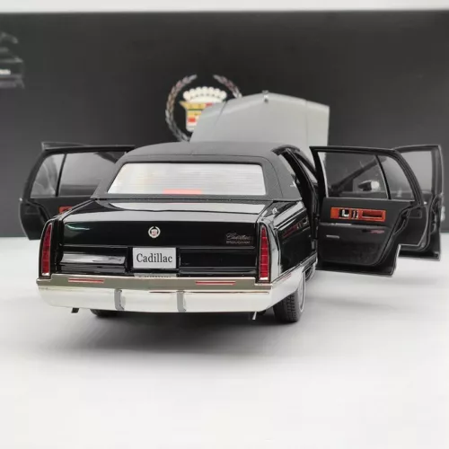 Dealer Edition 1:18 Cadillac Fleetwood Brougham 1992-1994 Black Diecast Edition - Picture 5 of 12