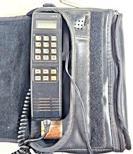 Vintage Alltel Motorola Car Bag Mobile Phone With Carry Bag. Parts only.