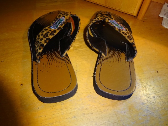 golf gators flip flops