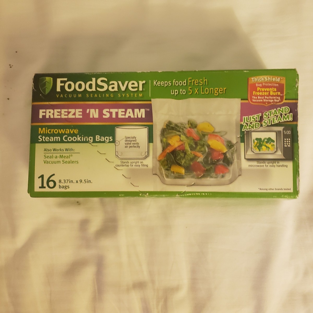 FoodSaver Freeze 'N Steam Microwave Quart Vacuum-Seal Cooking 16 Count,  open box
