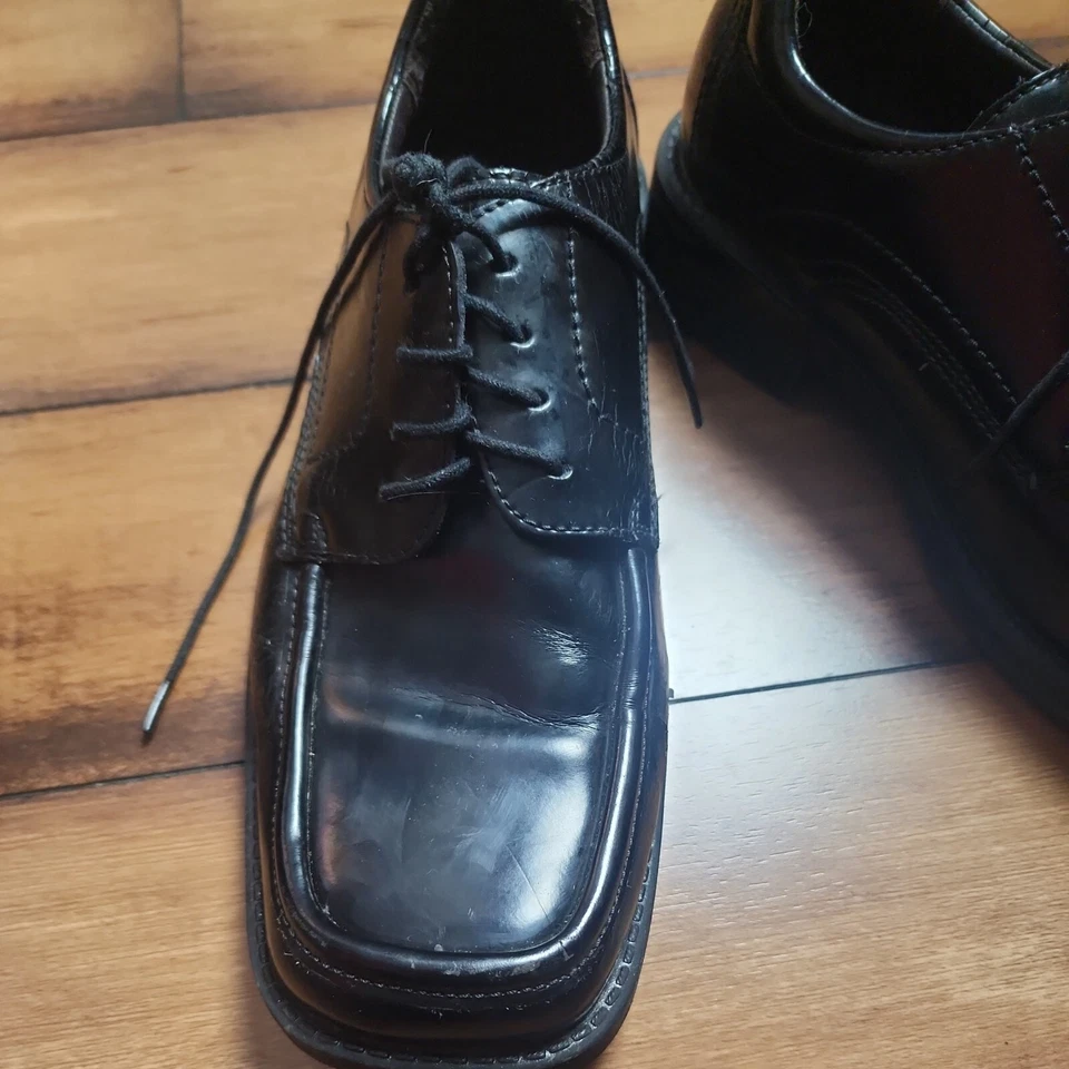 Zapatos de vestir de cuero negros con hacha de cuero para hombre Claiborne Company Foto 4 de 4