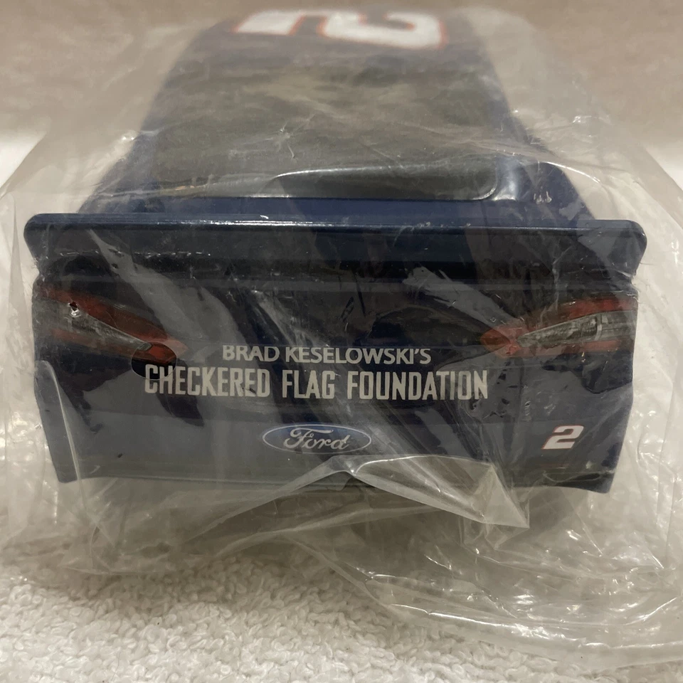 Brad Keselowski #2 versión juvenil 18/01 2014 fusión Foto 3 de 4