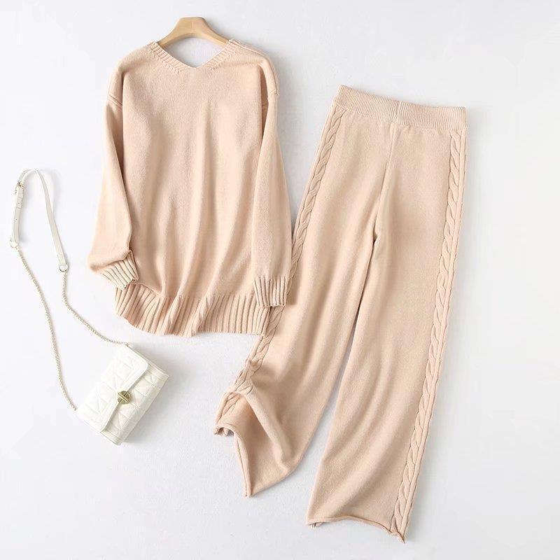 Women’s Knitted Three-Piece Suit – Mock Neck Sweater – Wide-Leg Pants – Cape Layer