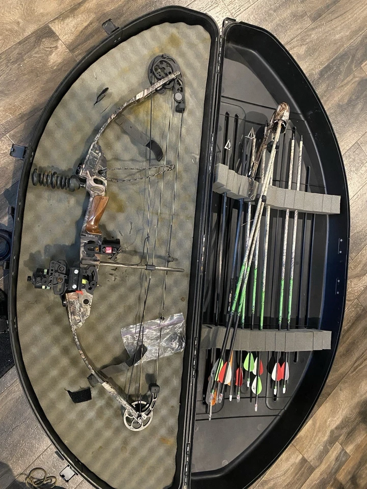 Mathew used bow complete with , arrows, and accessories. See description    - Image 3 of 3