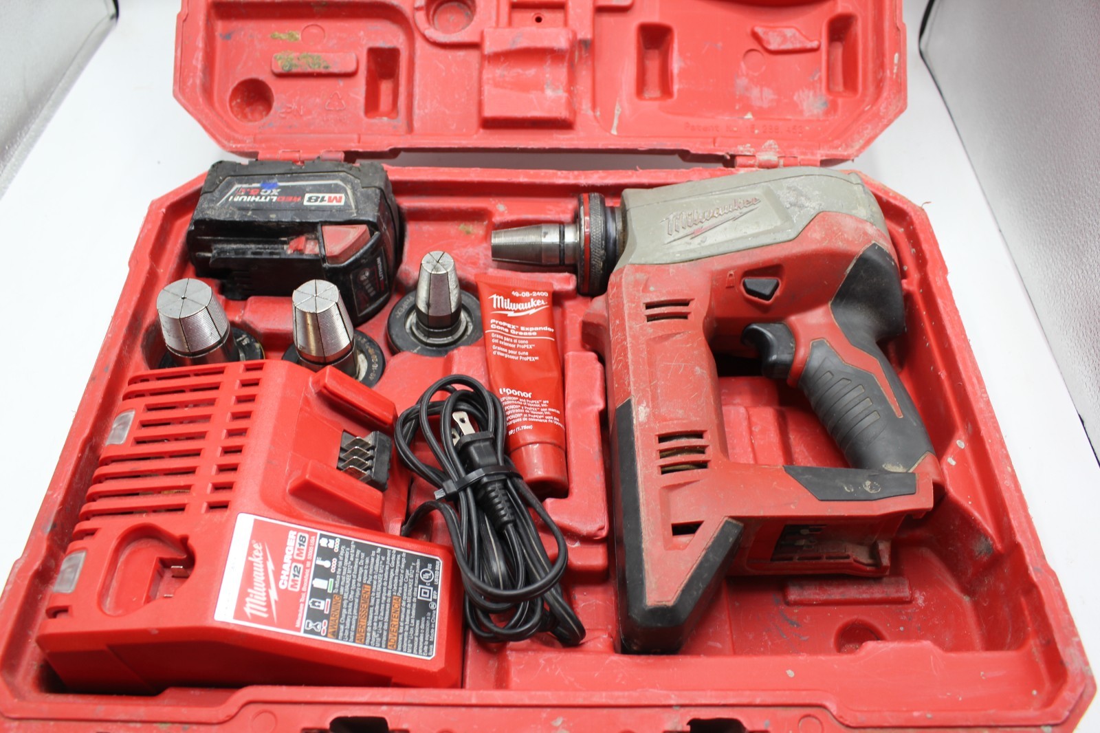 Milwaukee M18 2632-22XC ProPEX Expander Kit with 5.0Ah Battery for 1-1.5 Inch Pipes