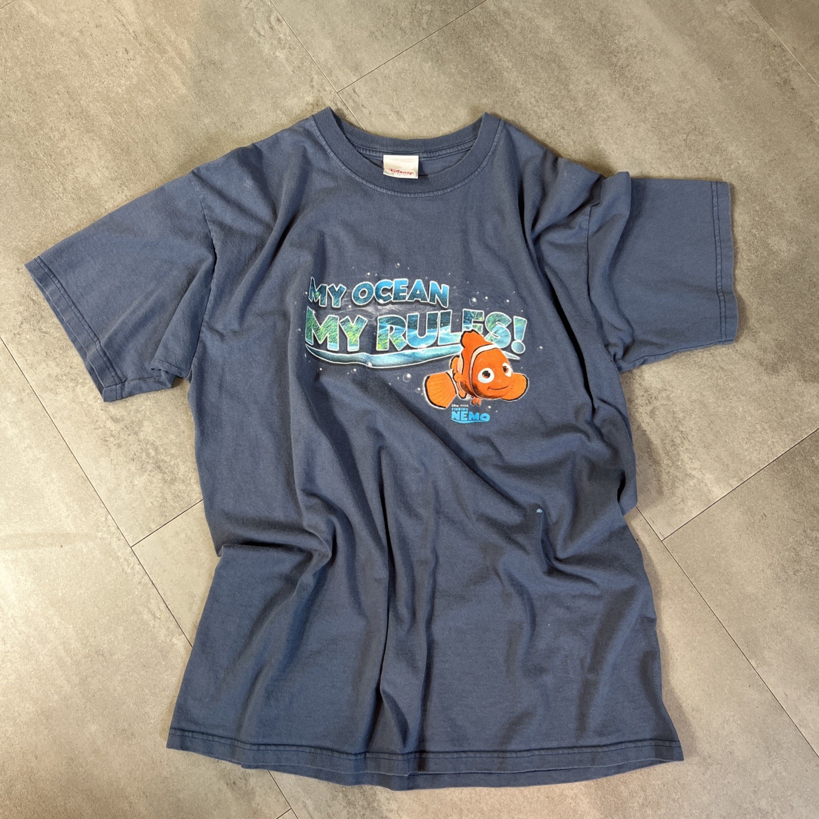 Adult Vintage Disney Store Finding Nemo T-Shirt Size Large