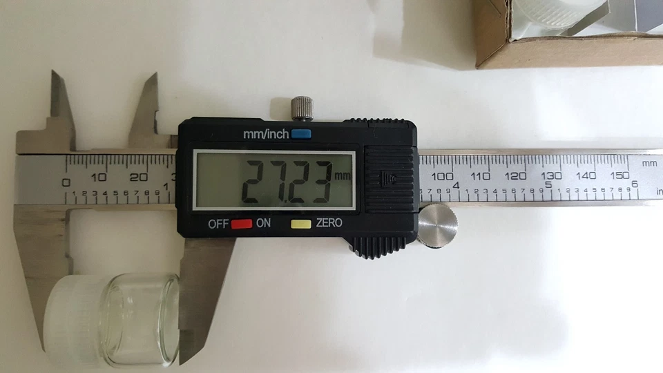 24X Pequeños Pequeños VIAJES Almacenamiento Botella Transparente Vidrio Mini Frascos 1" Frascos 23x25 ROJO Foto 3 de 4