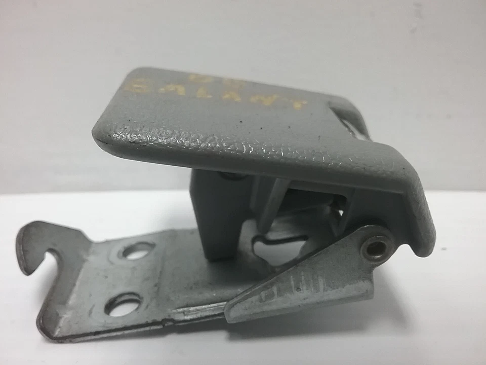 1999-2003 Mitsubishi Galant передний капот открытый ручка переключатель (серый цвет) - Изображение 3 из 4