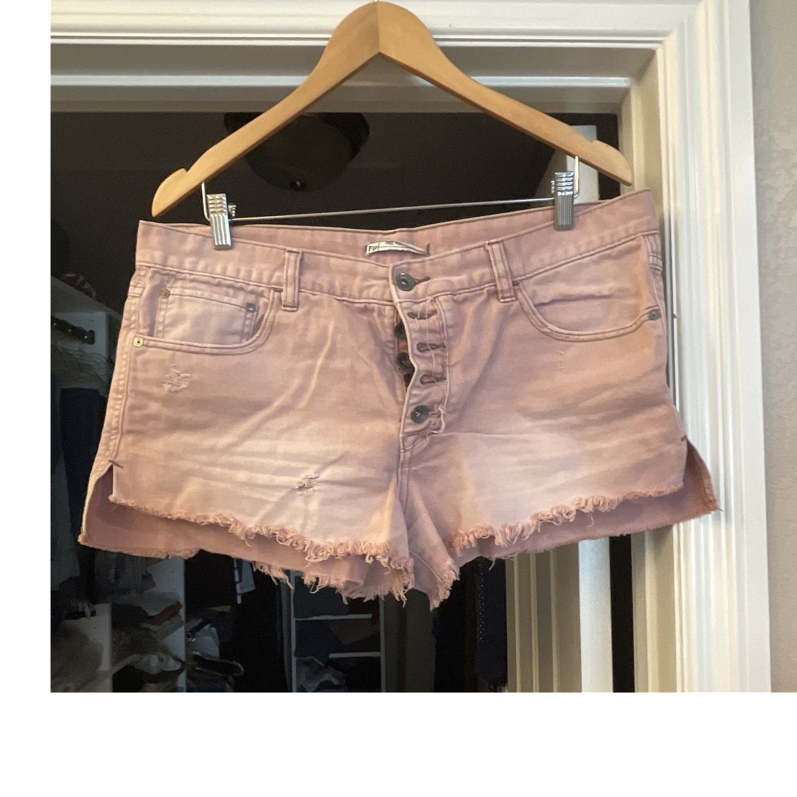 Free People Pink Denim Cut Off Shorts Size 31 Button Fly Distressed Fringe