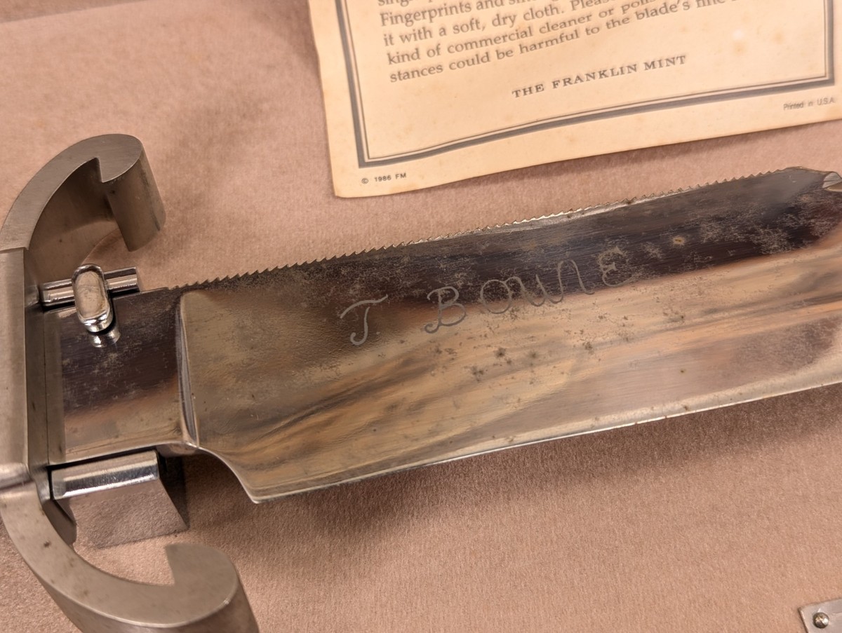 The Jim Bowie Knife Franklin Mint With Display Case (No Key) Read