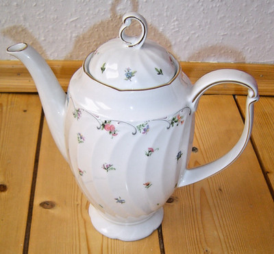 LEONORE ELEGANCE Seltmann Porzellan wunderschöne Kaffeekanne, nie benutzt
