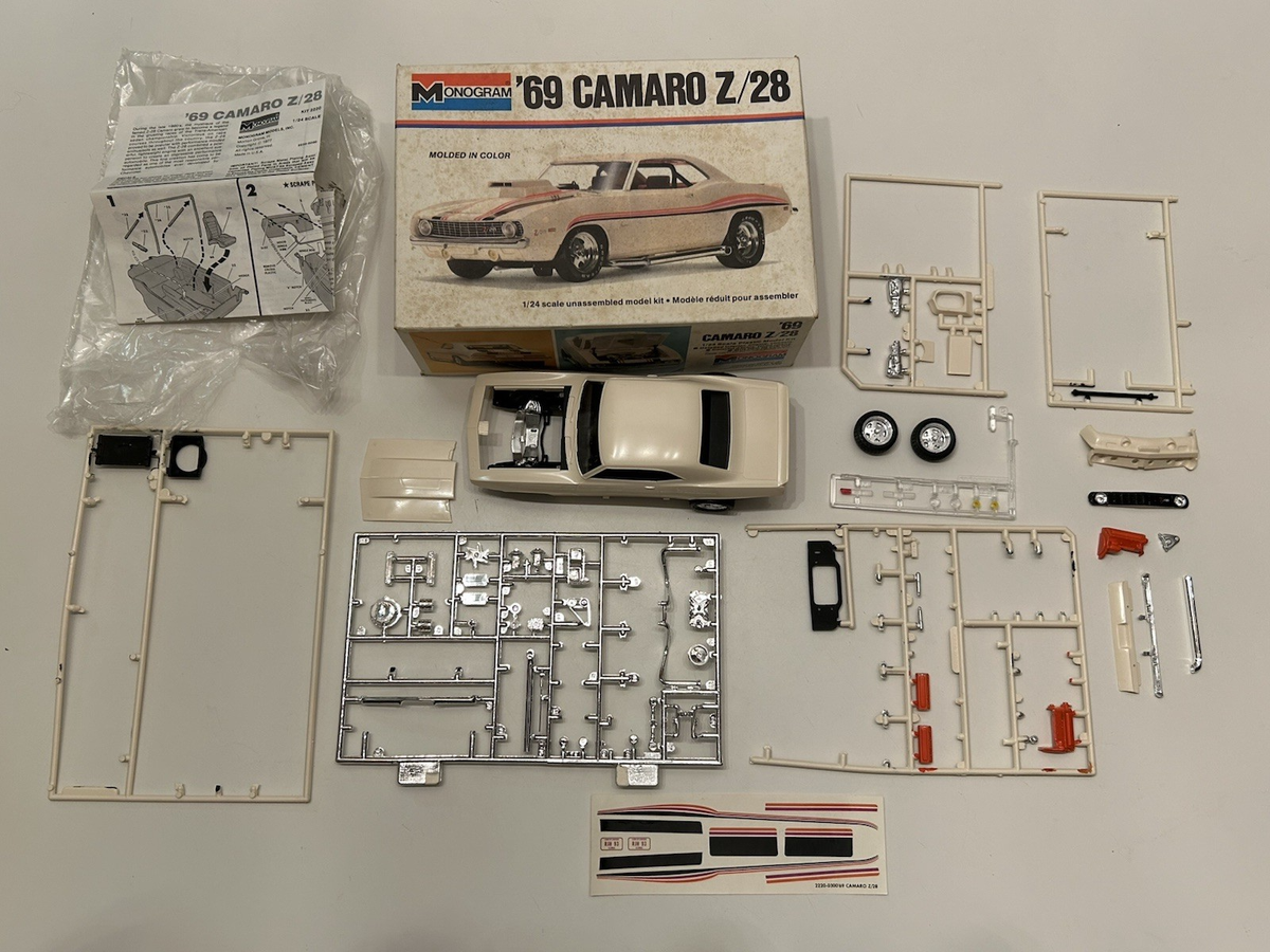 Monogram Model Kit '69 Camaro Z/28 1/24 Scale 1977 Kit #2220