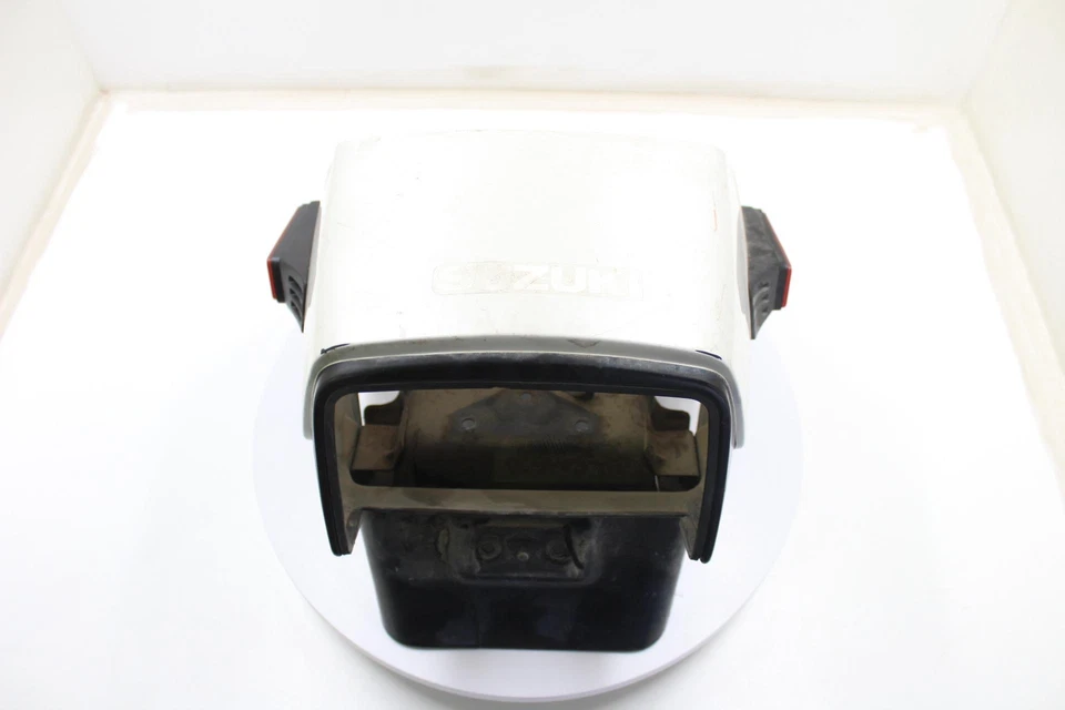 Suzuki GS700E 1985 OEM plástico trasero blanco trasero trasero trasero carenado cubierta cubierta Foto 3 de 4
