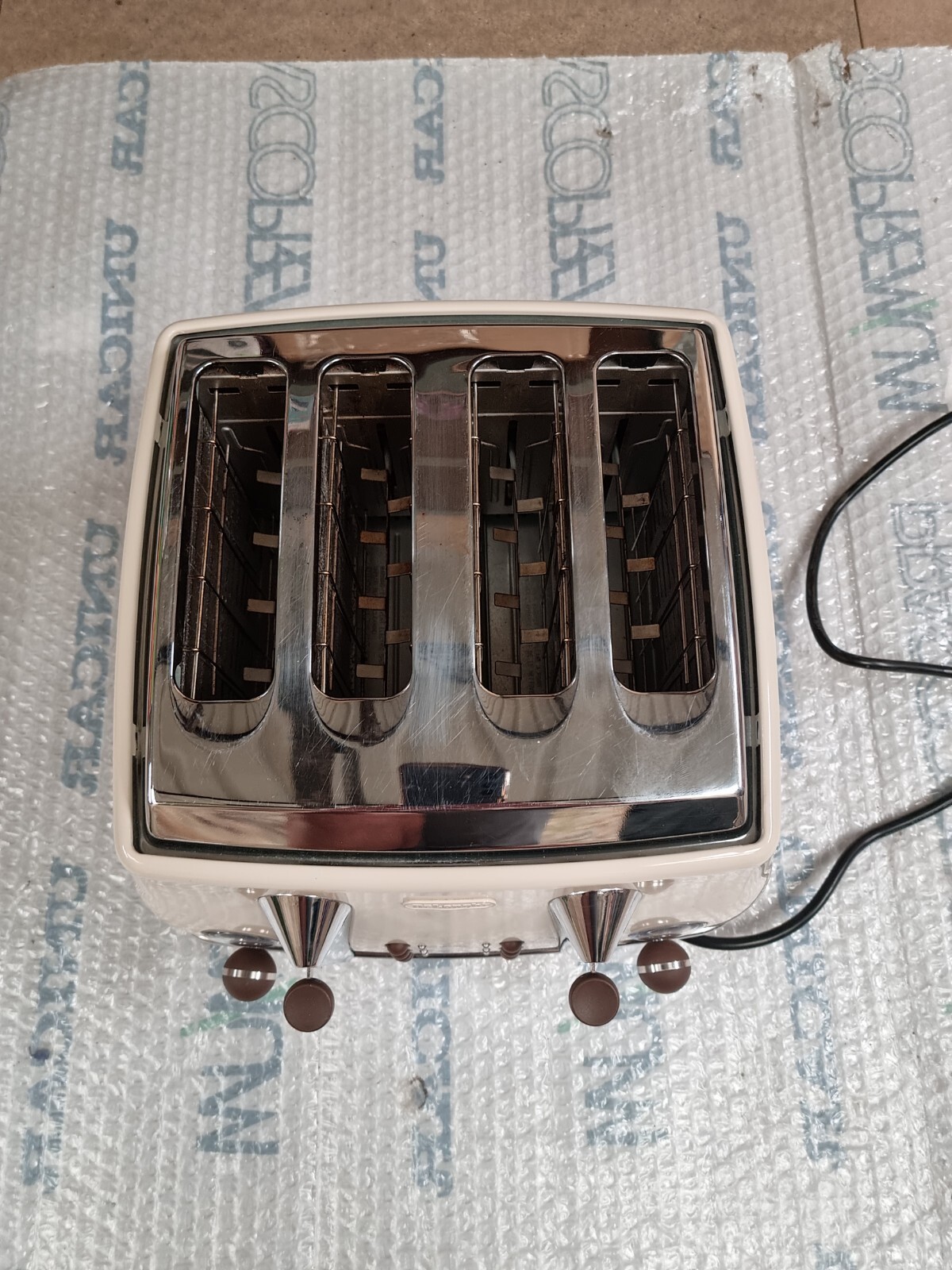 De'Longhi CTOV4003.BG Icona Vintage 4Slice Toaster Cream