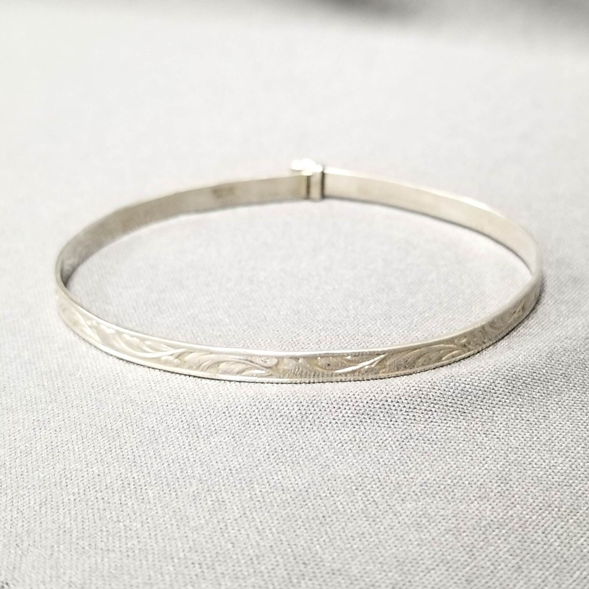 Vintage Thin Sterling Silver Floral Motif Engraved Bangle Bracelet