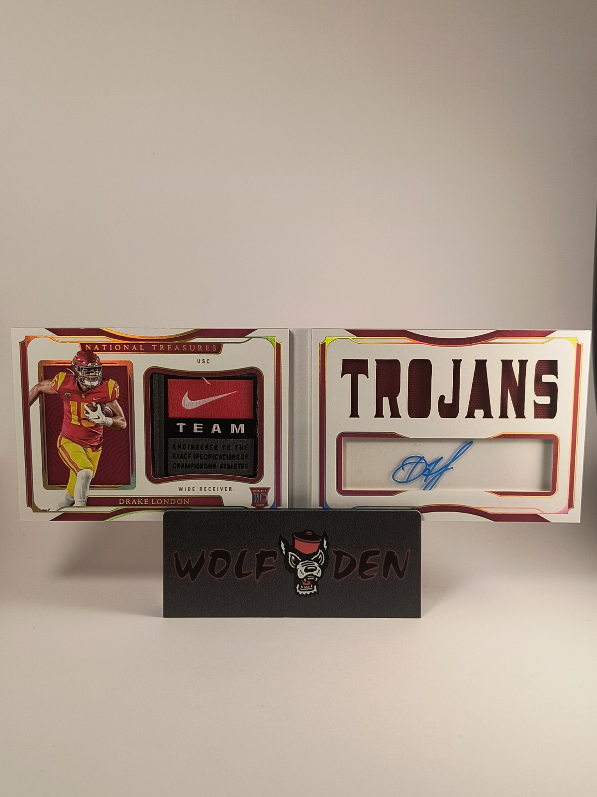 2022 Panini National Treasures Collegiate Drake London RPA Booklet 10 Patch Auto #SB-DLO