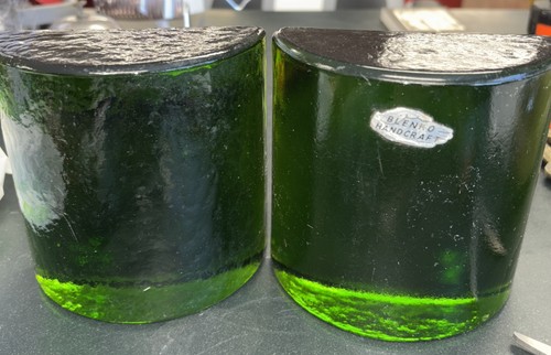 Paar Vintage Blenko Glas grüne Halbmond Buchstützen von Wayne Husted