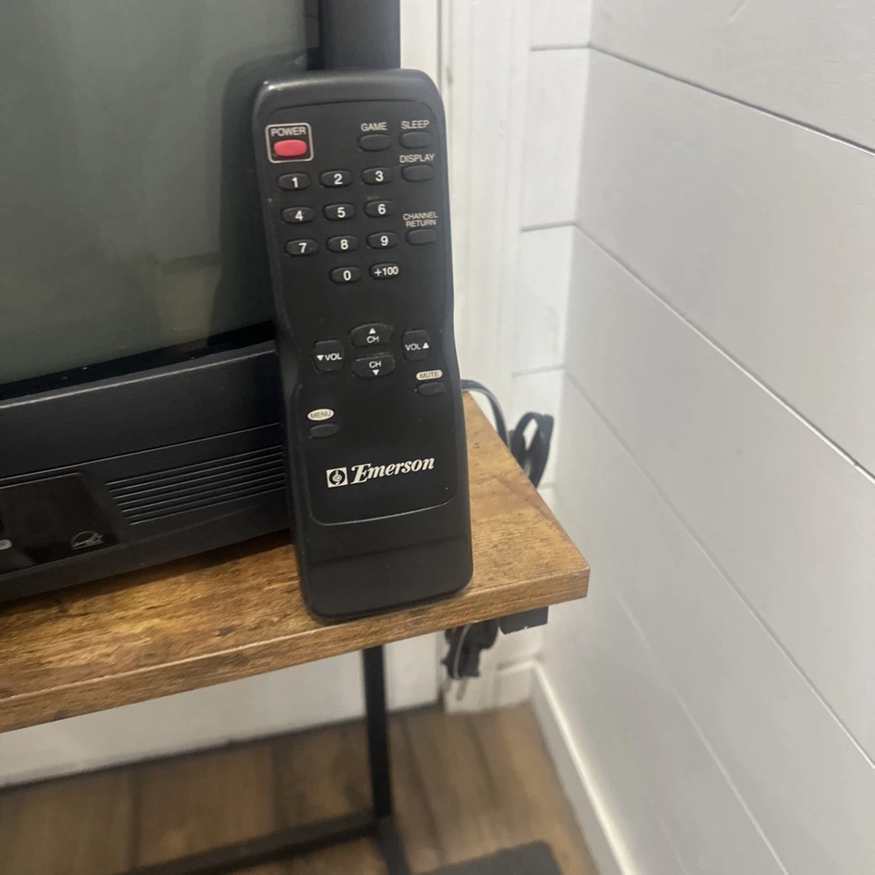 Emerson EWT19S2 19" CRT TV Front RCA Inputs - Retro Gaming With Remote Tested - Image 4 of 4