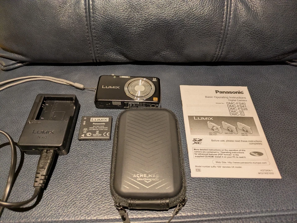 Black Panasonic Lumix DMC-FS40 14.1MP  Working but lens issue (2), photo 1 of 5