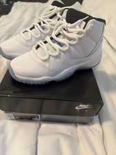 Jordan Air Jordan 11 Retro GS White Legend Blue Black Boys Sneaker 5Y