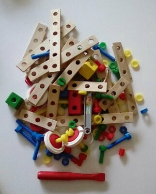 Konvolut Spielzeug Bausteine und Materialien