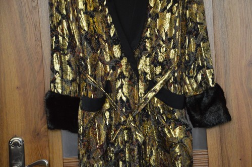 ZARA ZŁOTA JEDWABISTA BŁYSZCZĄCA BŁYSZCZĄCA ŻAKARDOWA SUKIENKA KIMONO FUTRZANE MANKIETY 2731/251 XS - Zdjęcie 25 z 34