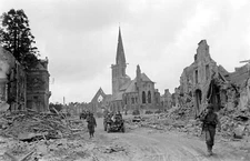 World War Two Photo WWII / Fighting in Normandy  France July 1944 D-Day US Army