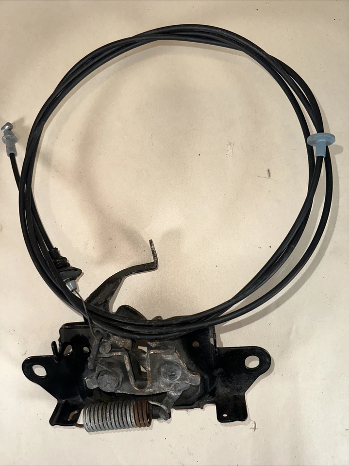 Cierre capó deportivo Mazda 3 2014-2016 OEM Foto 3 de 4