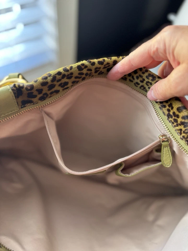 Bolso de Mano Vintage Cole Haan Manzana Verde Pelo de Becerro Cuero Leopardo Marrón Gamuza Usado en Excelente Condición Foto 4 de 4