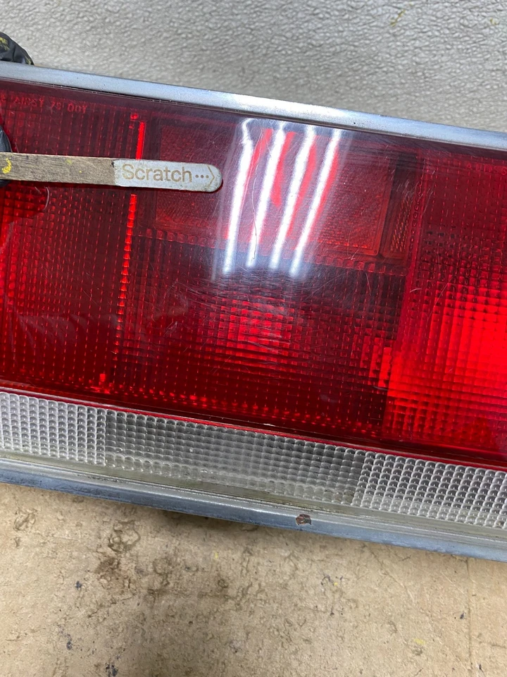 Левый задний фонарь левая сторона водителя для Peugeot 505 1980–1988 годов от оригинального производителя T5544 DG - Изображение 4 из 4