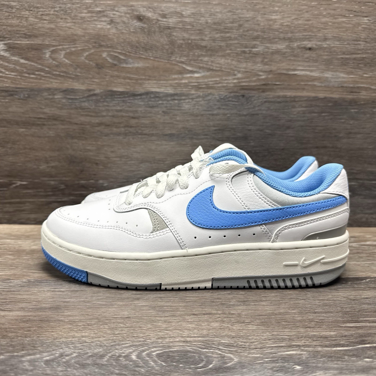 Nike Gamma Force Shoes Women Size 9.5 White University Blue Casual sneakers image 5