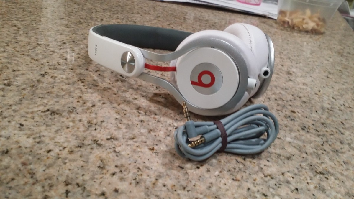 良品⭐️Beats by Dr Dre BT ON MIXR ホワイト白 Beats by Dr. Dre™ Mixr™ (White) On-Ear Headphone at Crutchfield