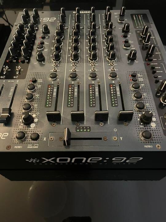 Allen & Heath Xone:92 Professional 6-Channel Club DJ Mixer 6ch