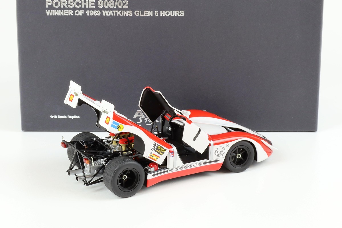 1:18 AUTOart Porsche 908/02 Watkins Glen 1969 Winner Redman