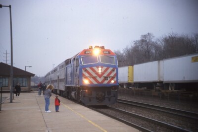 Metra Eisenbahn Zug Lok 197 LISLE ? Original Foto Dia 1999