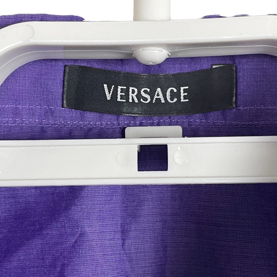 Camisa manga longa Gianni Versace Itália tamanho 50 roxa com botões escondidos - Imagem 4 de 4