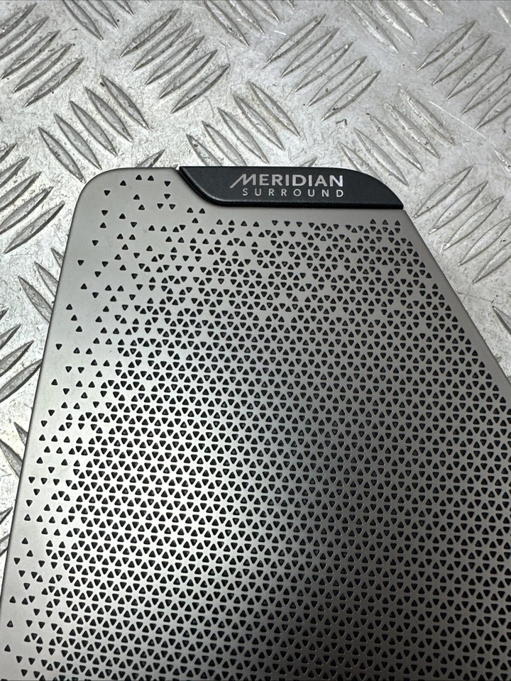 GENUINE 2023 KIA EV6 GT FRONT RIGHT SIDE DOOR LOUDSPEAKER COVER 82512-CV100 - Image 2 of 4