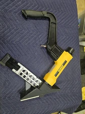 DEWALT DWFP12569 2-in-1 Pneumatic Air 15.5GA Stapler & 16GA Flooring Nailer