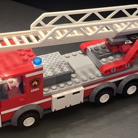 LEGO CITY  60004  FIRE TRUCKS  AND MINIFIGURES ONLY