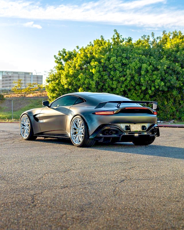 Aston Martin Vantage Wheel Silver