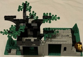 LEGO Castle: Camouflaged Outpost (6066) - Incomplete About 90% complete 