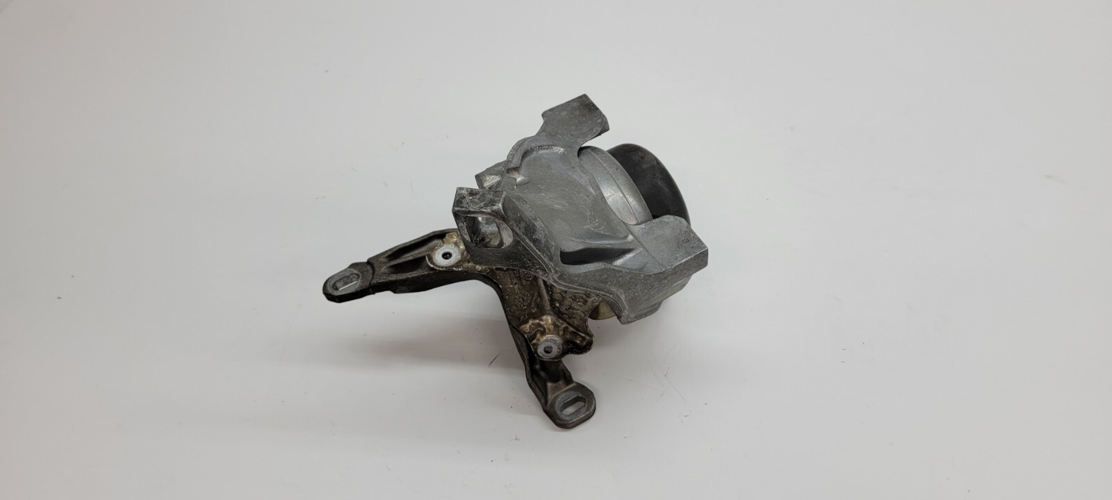 LAMBORGHINI URUS PASSENGER RIGHT SIDE ENGINE MOUNT BRACKET OEM 4M0399202G