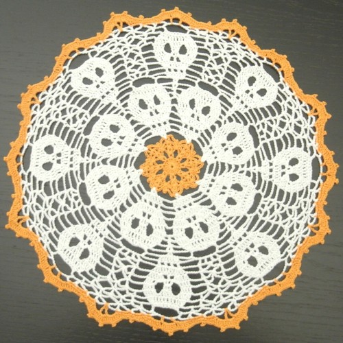 33 cm, 13“, White, Orange, Halloween, Skull, Scary, Crochet Doily, ogrc30, #588