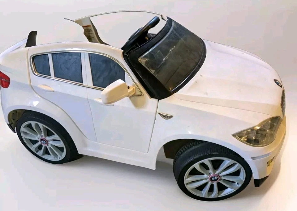 Licensed BMW Kids Ride-On Car 6V Battery Powered - Image 3 of 4